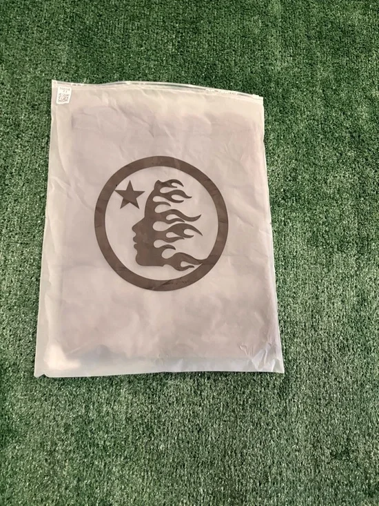 Hellstar Men's Short-Sleeve Graphic Tee in Charcoal Gray - Picture 4 of 4